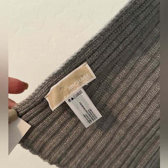 Michael Kors Scarf - Picture 4 of 7
